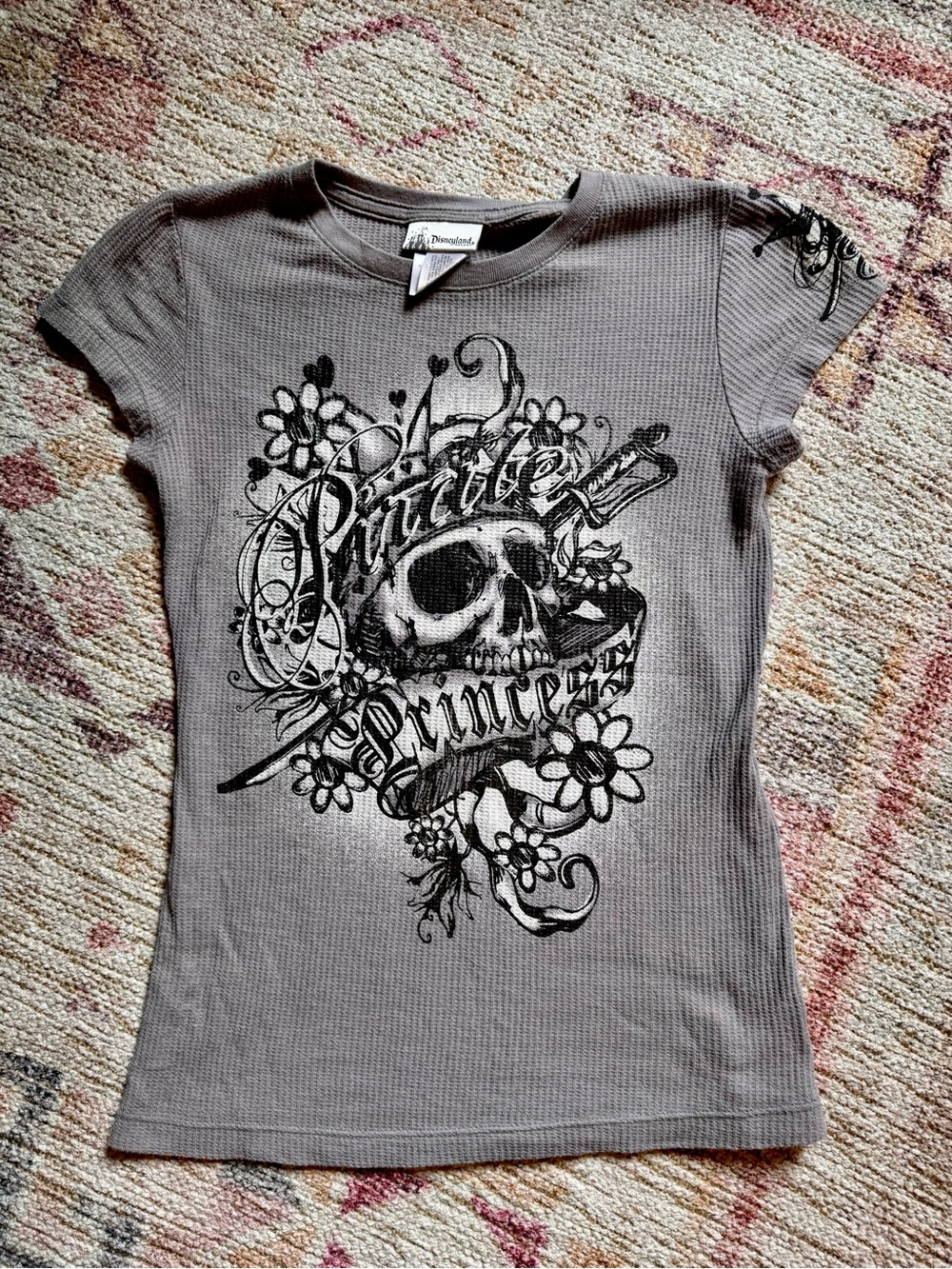 Disney Vintage Y2K Pirate Princess Distressed Gothic Graphic Waffle Tee Small